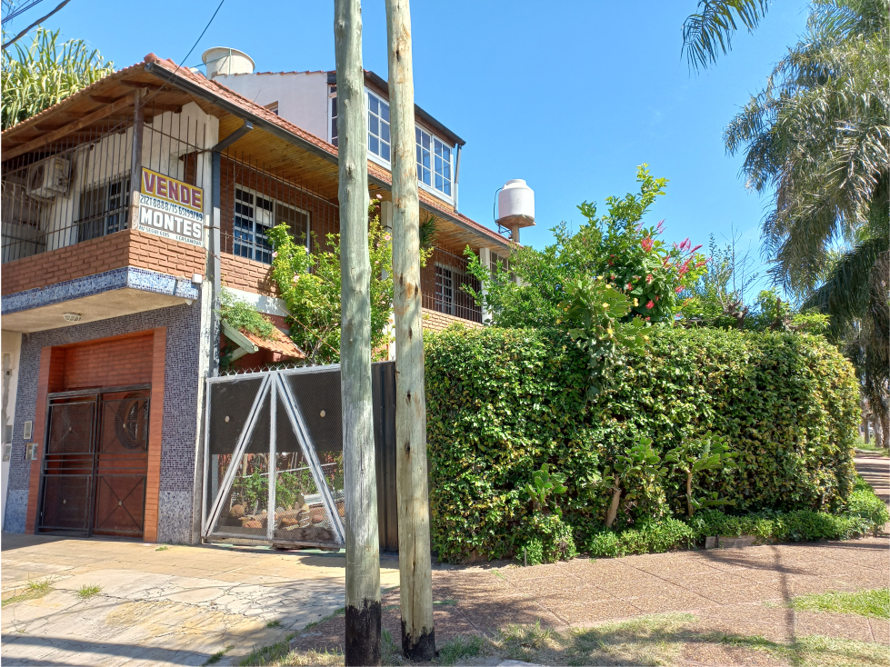 CASA CON LOCAL CALLE LA PORTEÑA