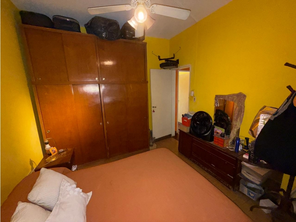 CASA Y 2 DEPTOS. CALLE QUITO - 2