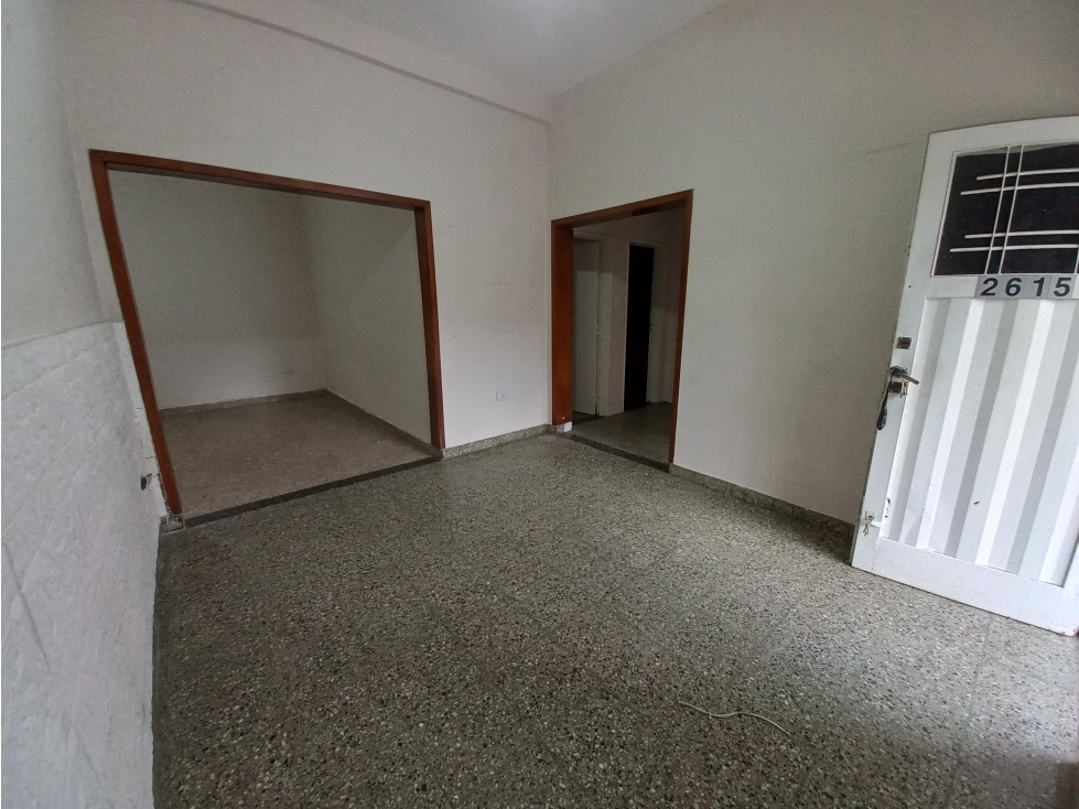 CASA CON DEPARTAMENTOS, MALVINAS Y SARRACHAGA — foto 4