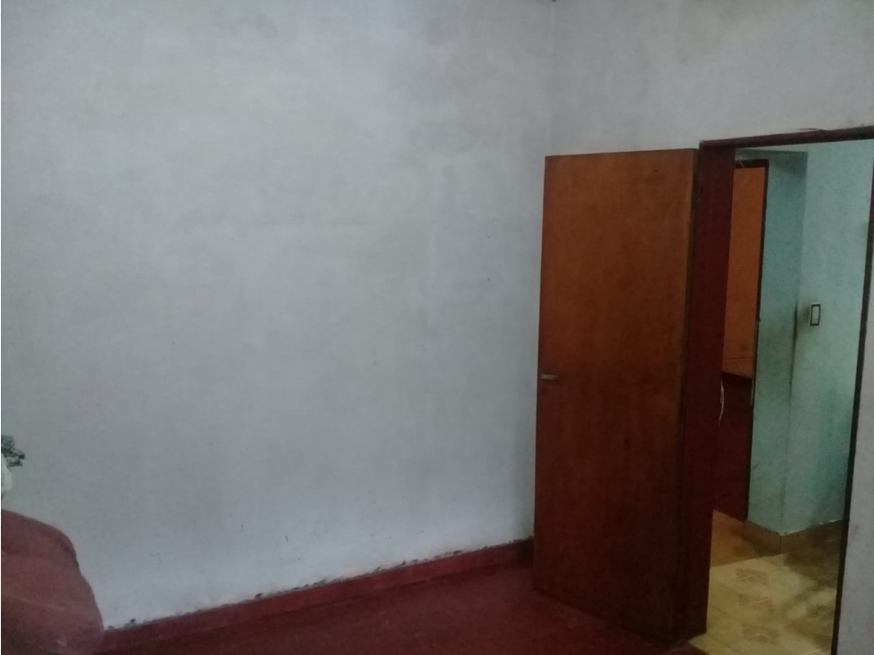 CASA EN BARRIO SAN CARLOS. CASANOVA - 2