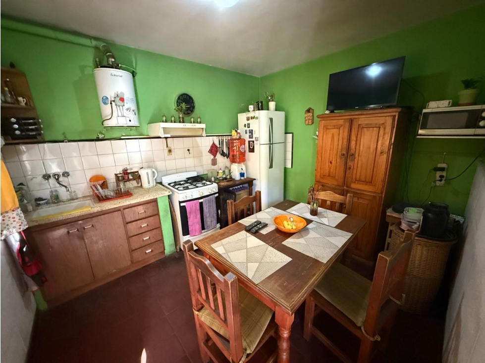 CASA Y 2 DEPTOS. CALLE QUITO - 3