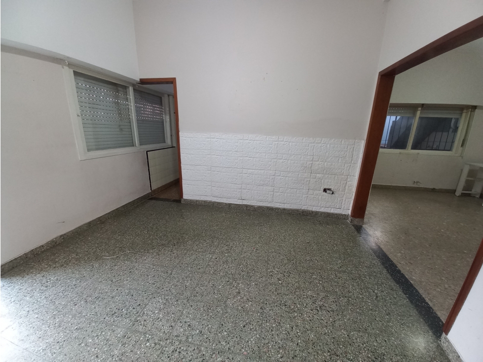 CASA CON DEPARTAMENTOS, MALVINAS Y SARRACHAGA — foto 5
