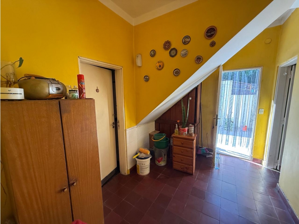 CASA Y 2 DEPTOS. CALLE QUITO - 4