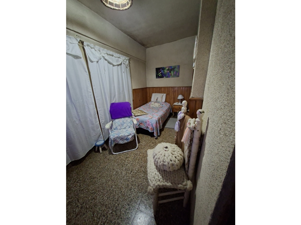 CASA Y 2 DEPTOS. CALLE D. ALIGHIERI - 6