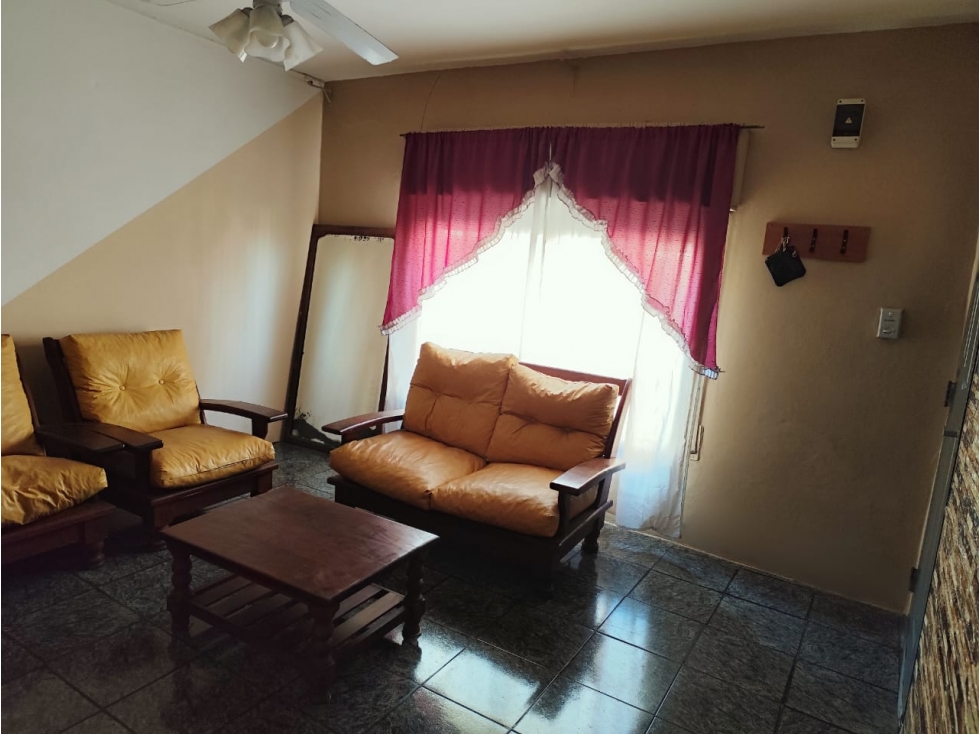 CASA CON DEPTO CALLE AMBROSETTI - 2