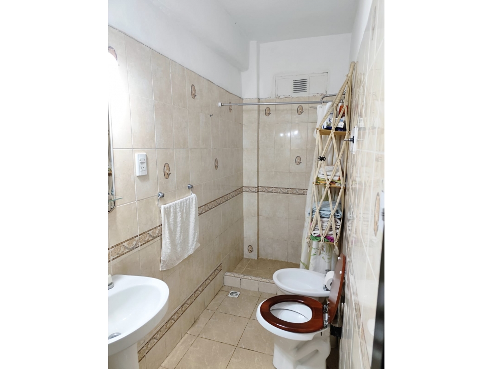CASA CON DEPTO CALLE AMBROSETTI - 4