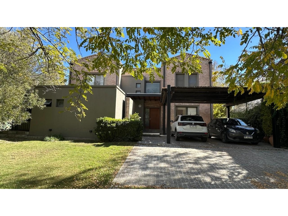 Venta Casa 4 dormitorios en Lujan de Cuyo Barrio Pueyrredón - 1