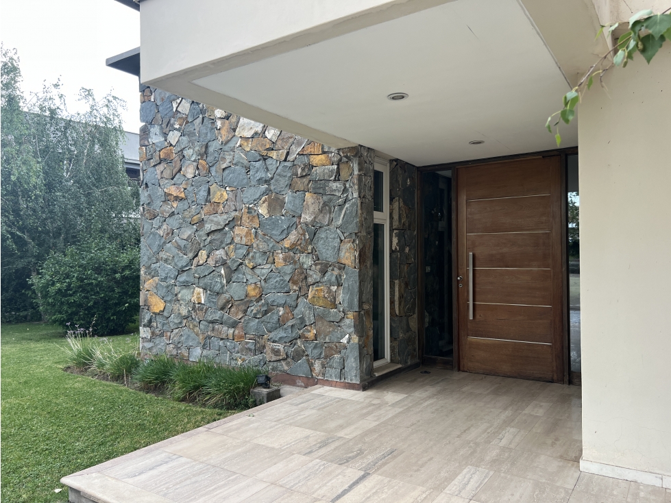 Venta Casa 4 dormitorios Lujan de Cuyo con Amenities