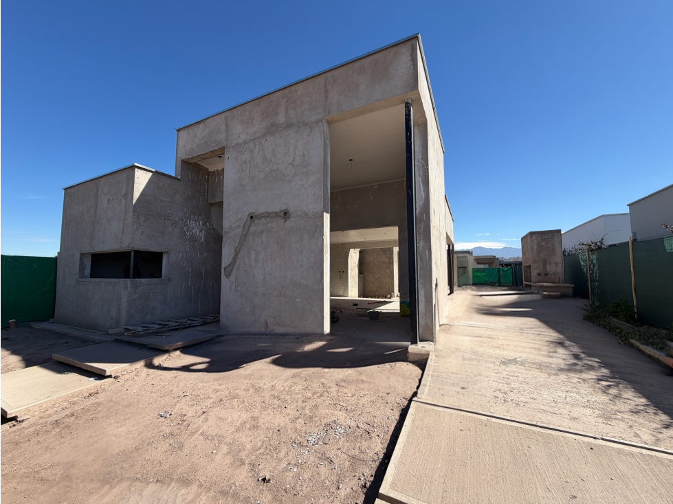 Venta casa en obra gruesa en lujan de cuyo con amenities - 2