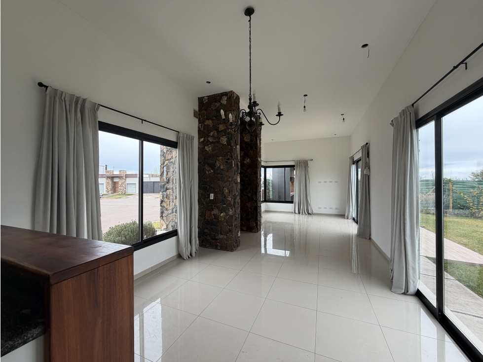 Venta casa 4 dormitorios en Maipú - 1
