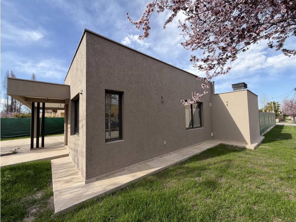 Venta casa 4 ambientes en Lujan de Cuyo