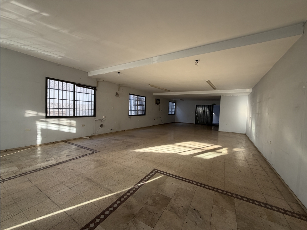 Venta de Local y Galpón en Ciudad - 1