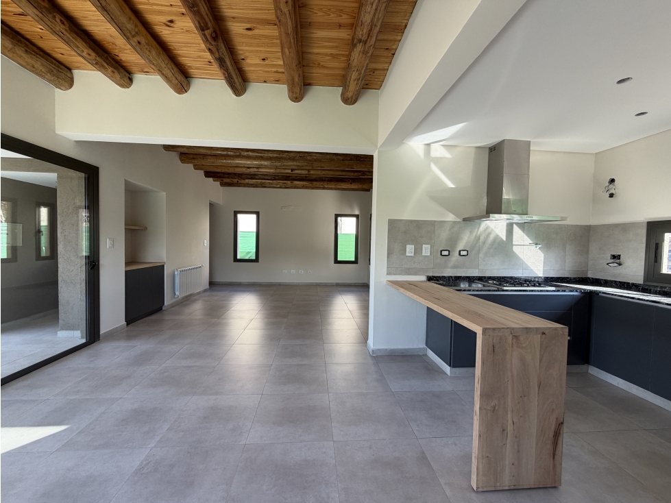 Venta casa 4 ambientes en Lujan de Cuyo - 1