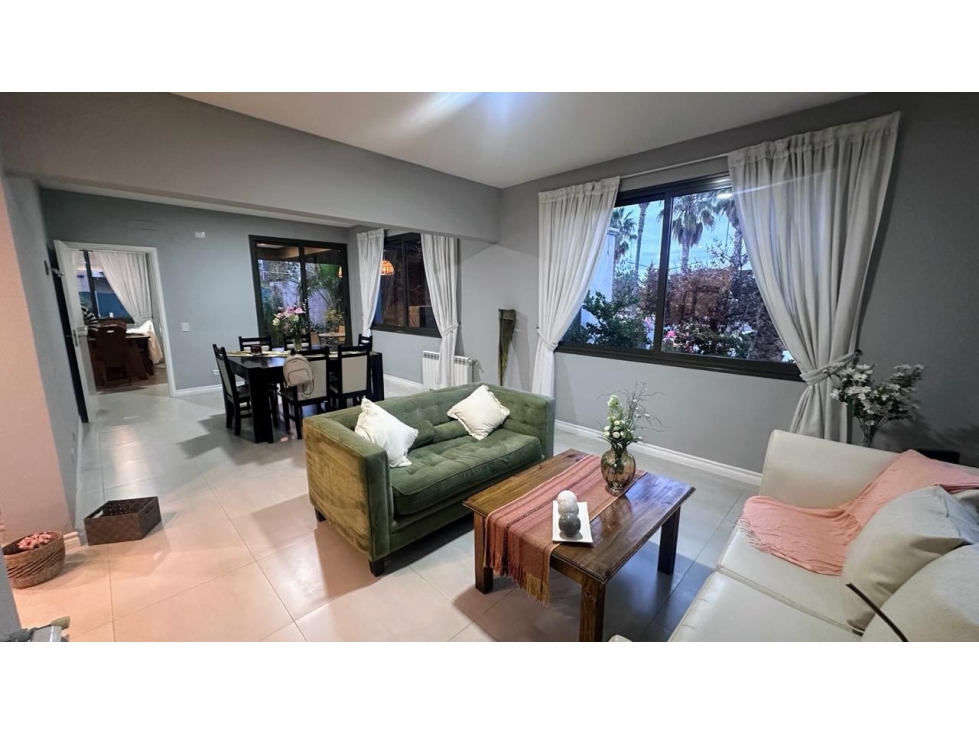 Venta casa 4 dormitorios en Godoy Cruz Barrio Palmares - 1