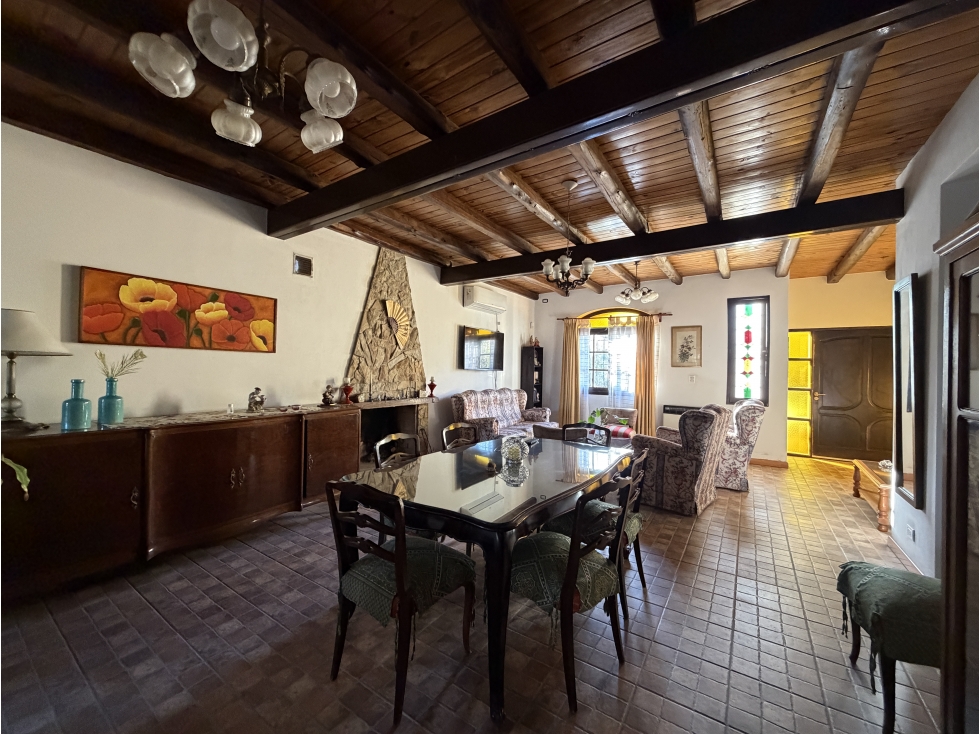 Venta de casa 4 ambientes en Guaymallén - 1