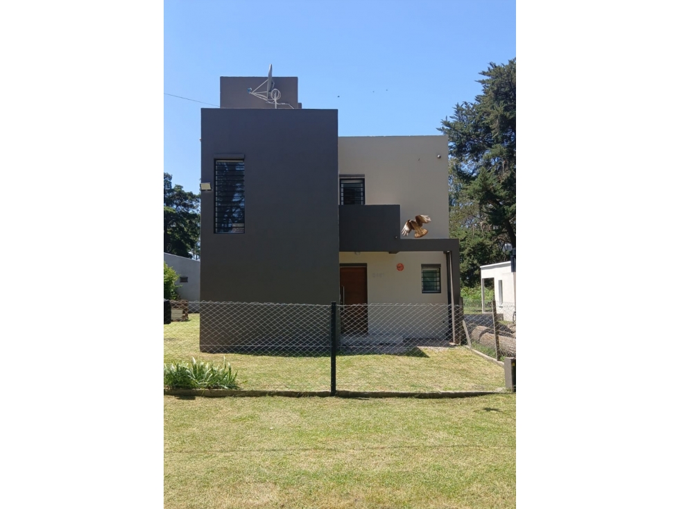 CASA MINIMALISTA 4 AMB ACANTILADOS FRENTE AL GOLF