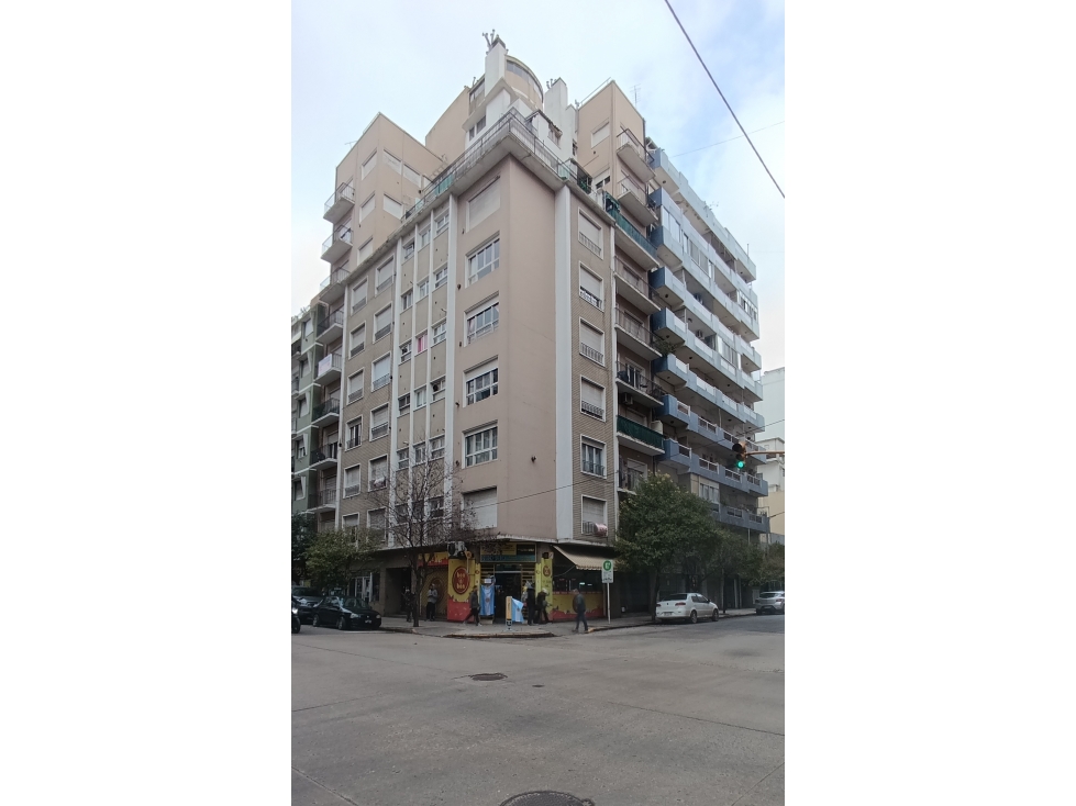 DEPTO 2 AMB CON DEPENDENCIA A LA CALLE BALCON APTO CRÉDITO