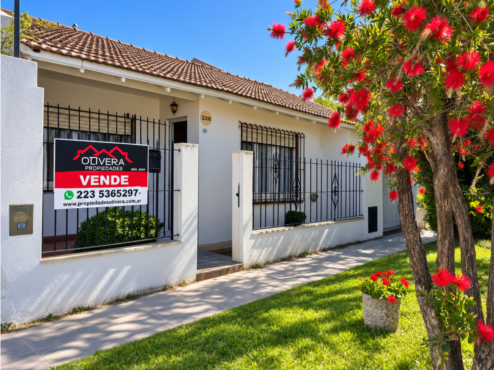 CASA 4 AMB CON PARQUE, QUINCHO Y GARAGE