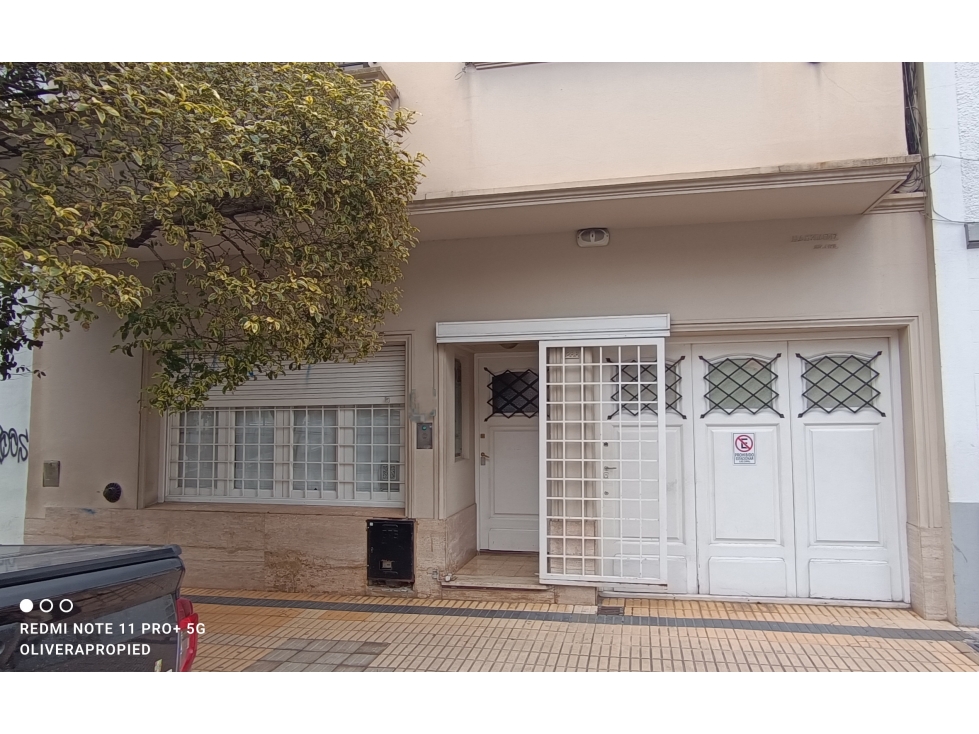 CHALET 6 AMBIENTES CON GARAGE EN LA PERLA - 2