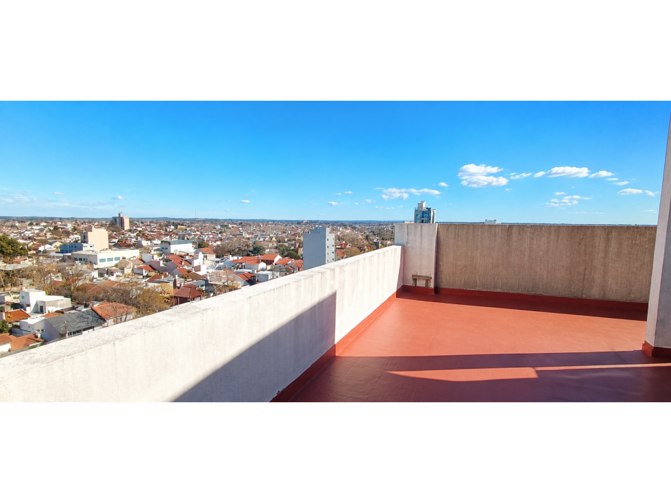 SEMIPISO AL FRENTE · AMB DIVISIBLE · BALCÓN · COCHERA · QUINCHO. - 2