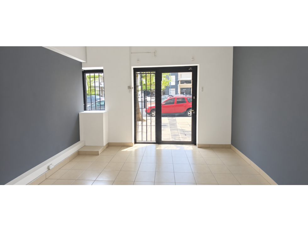 LOCAL A LA CALLE SOBRE AV COLON 1800 - 2