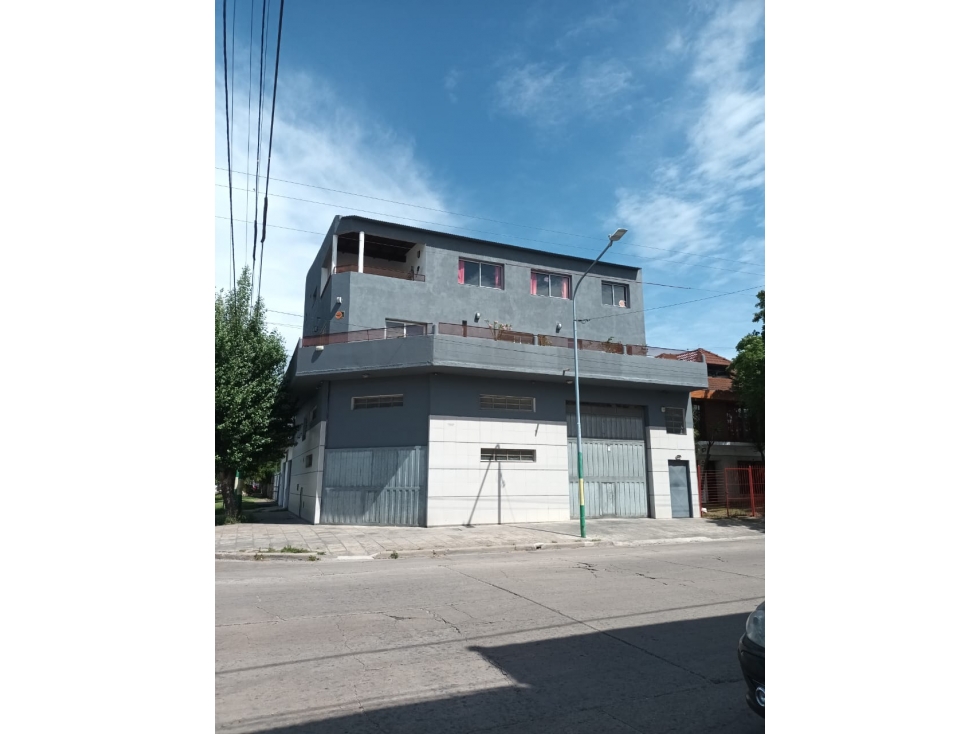OPORTUNIDAD CASA EN PLANTA ALTA CON GALPÓN LOCAL Y GARAJE - 1