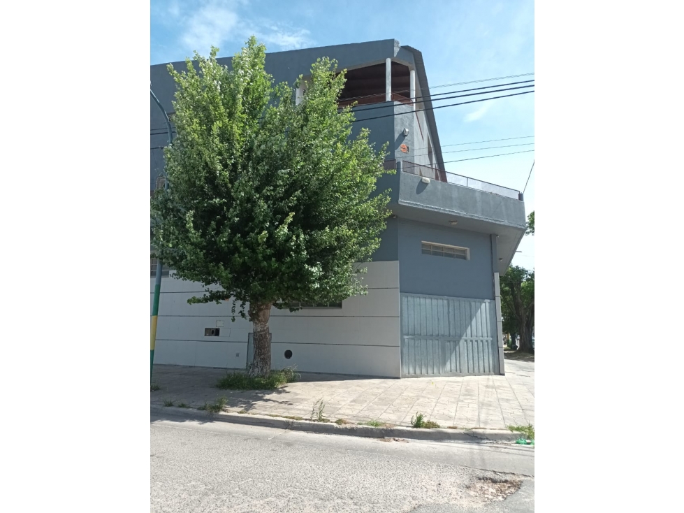 OPORTUNIDAD CASA EN PLANTA ALTA CON GALPÓN LOCAL Y GARAJE - 2