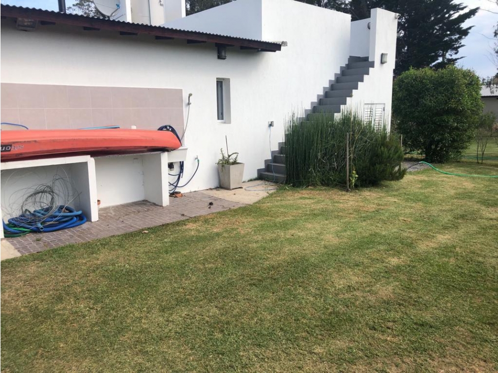 CASA MINIMALISTA EN EL BARRIO PRIVADO COSTA DEL SOL MAR CHIQUITA — foto 3
