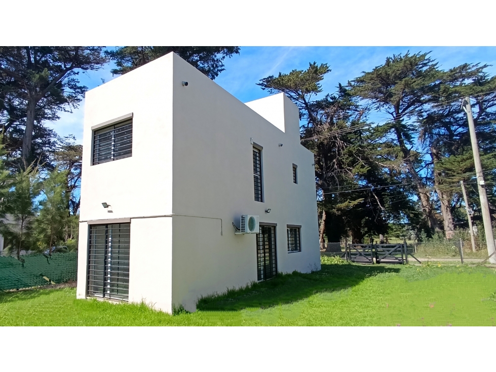 CASA MINIMALISTA 4 AMB ACANTILADOS FRENTE AL GOLF — foto 3