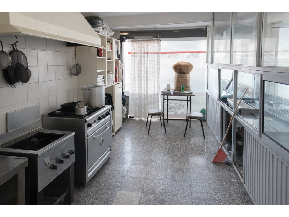 VENTA DE LOCAL ESQUINA 150M2 — foto 2