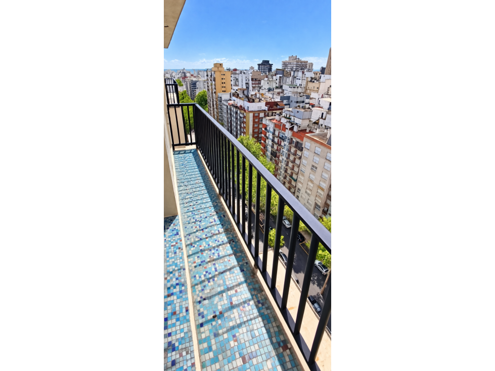 AMBIENTE Y MEDIO CON BALCÓN VISTA AL MAR — foto 3