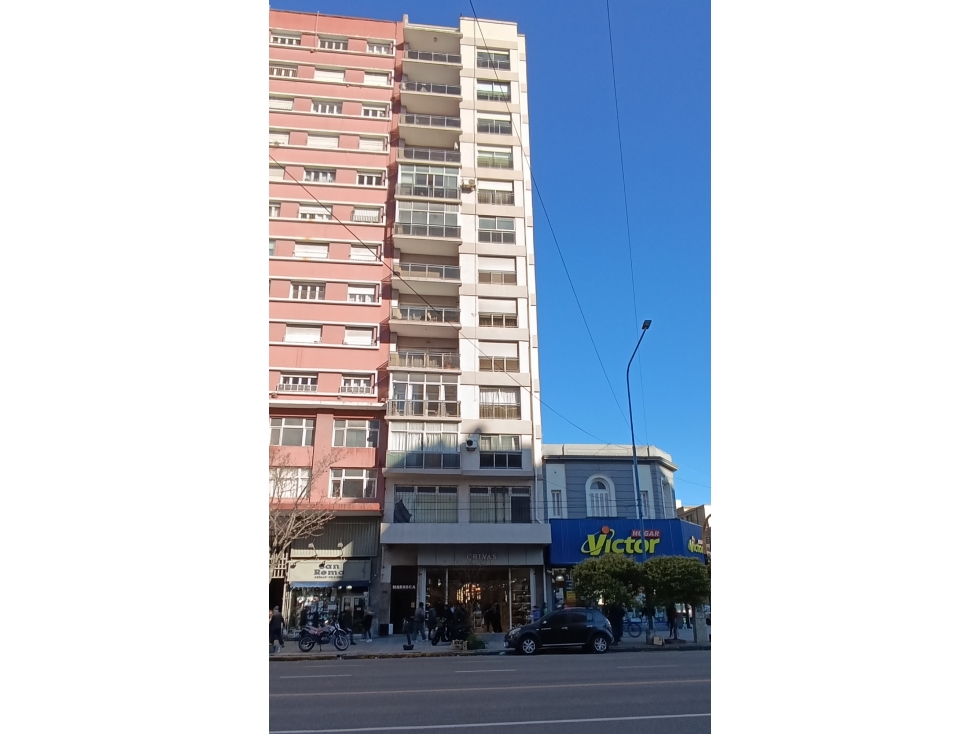 DEPTO EN PISO COMPLETO DE 4 AMB Y BAULERA APTO CRÉDITO — foto 3