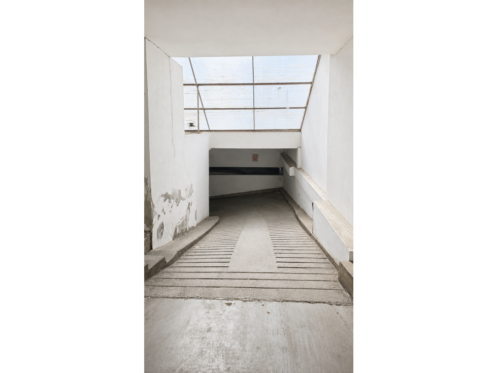 Cochera fija en subsuelo Bolívar casi mitre — foto 3