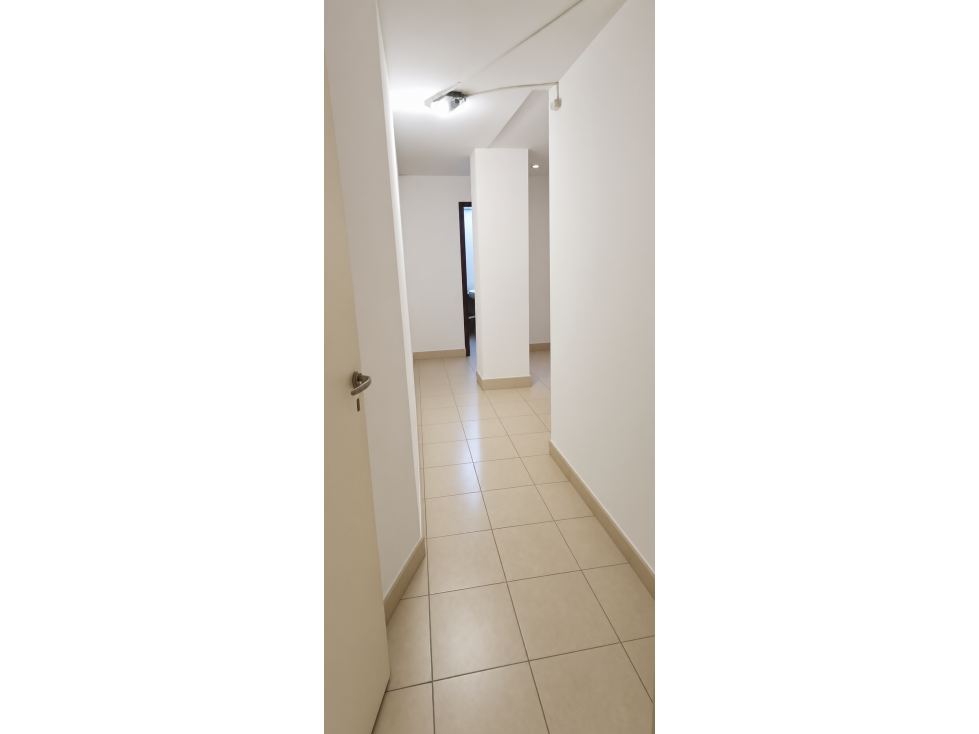 LOCAL A LA CALLE SOBRE AV COLON 1800 - 4