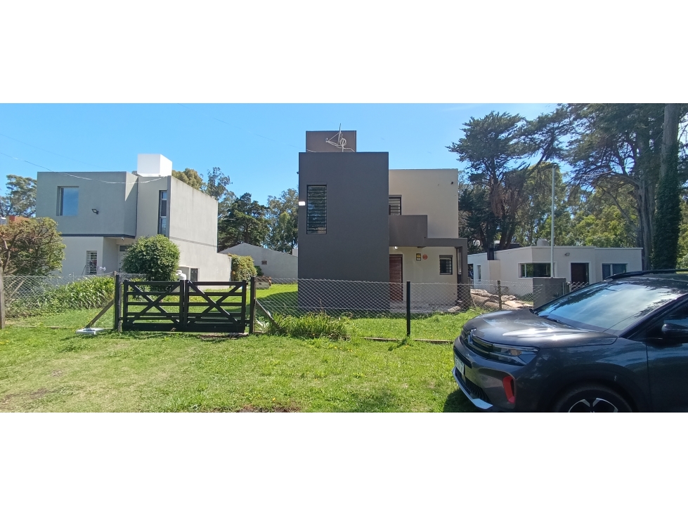 CASA MINIMALISTA 4 AMB ACANTILADOS FRENTE AL GOLF — foto 5