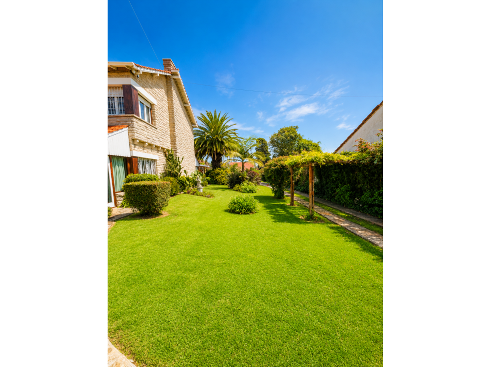 RESIDENCIA DE CATEGORÍA EN BARRIO LOS TRONCOS SOBRE 2 LOTES - 5