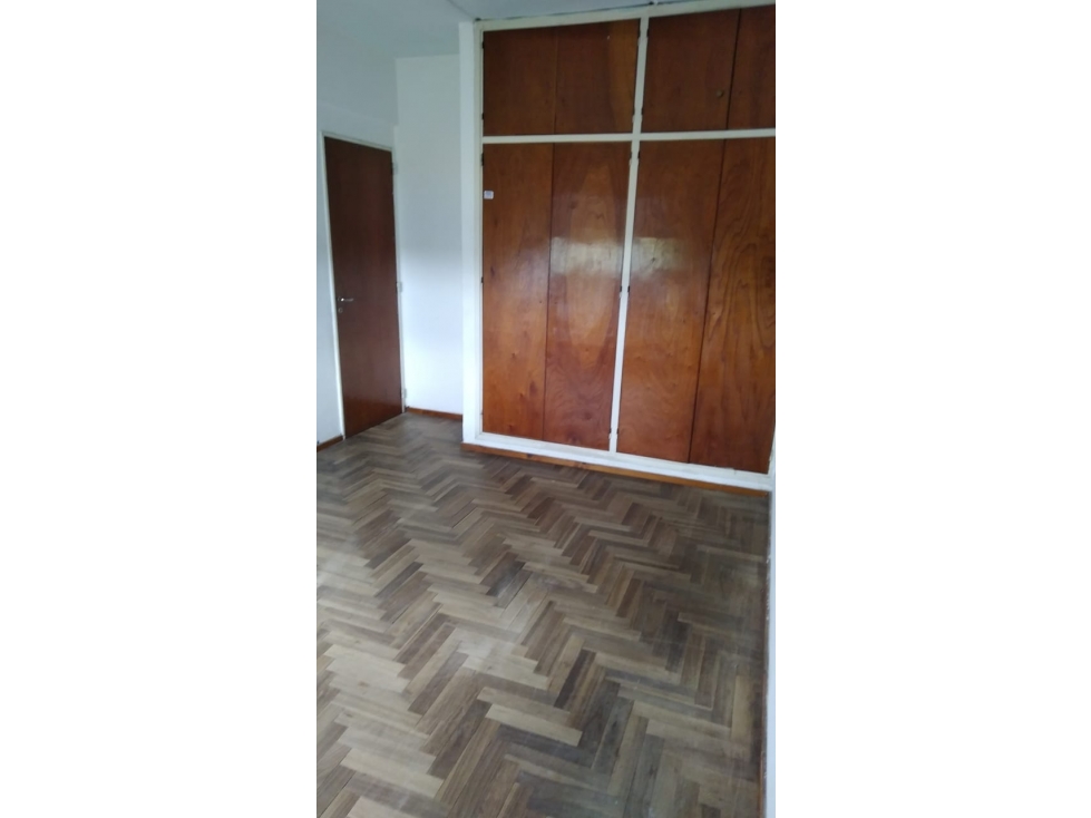 DEPTO 3 AMB AYOLAS Y POLONIA 2do PISO ESCALERA APTO CRÉDITO — foto 3