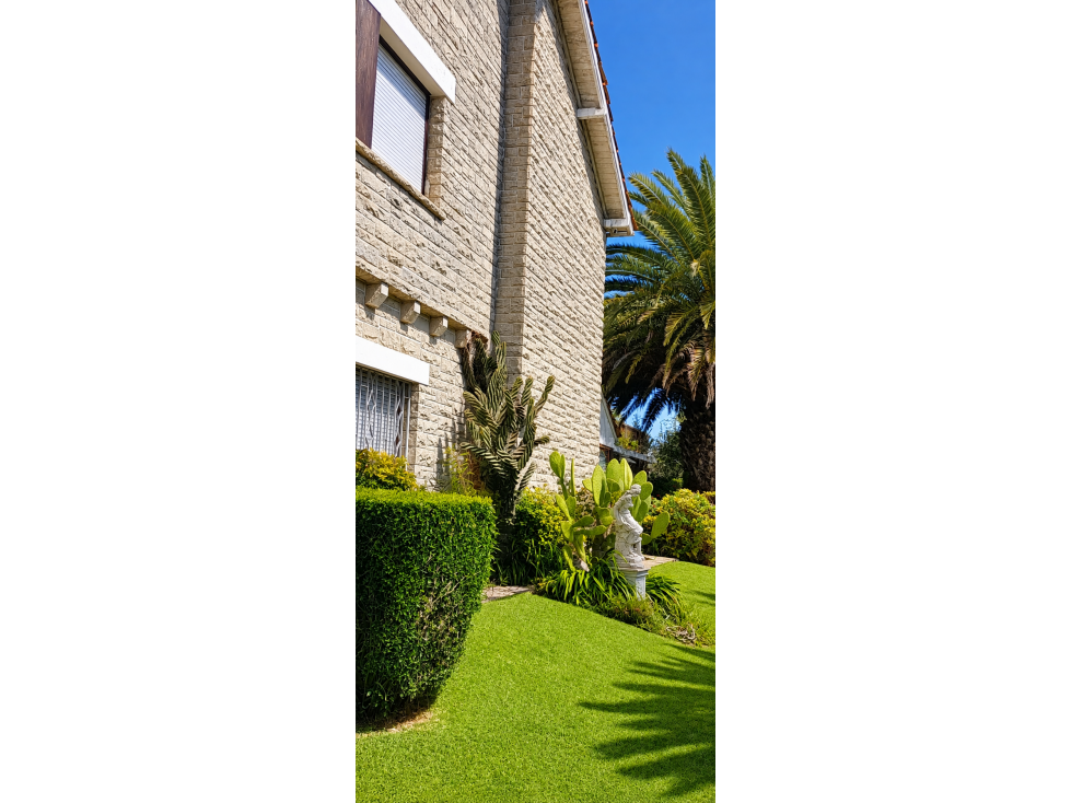 RESIDENCIA DE CATEGORÍA EN BARRIO LOS TRONCOS SOBRE 2 LOTES - 6