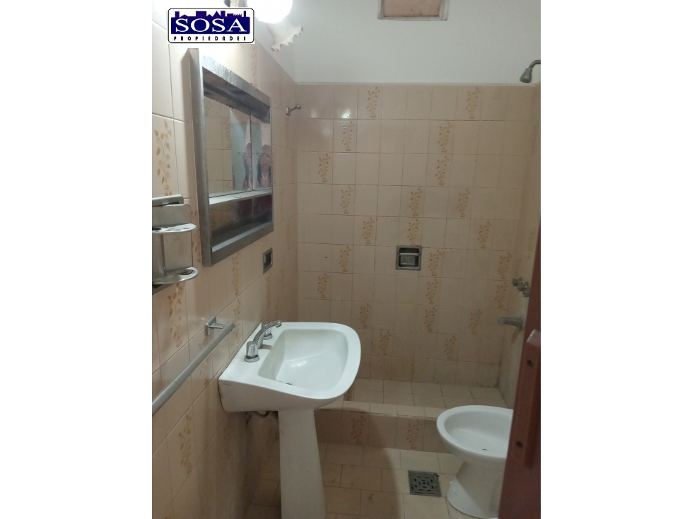 Casa en venta en Gonzalez Catan Centro Calle Simon Perez Nº 4120 - 5