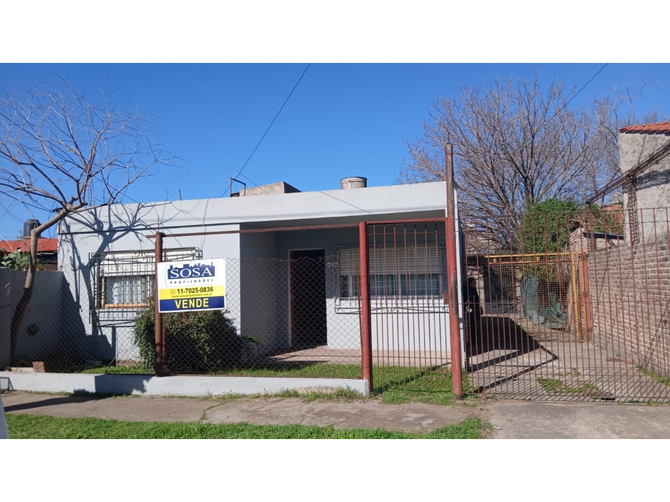 Casa en "Barrio Las Torres" Pontevedra Calle Juarez Celman Nº 976
