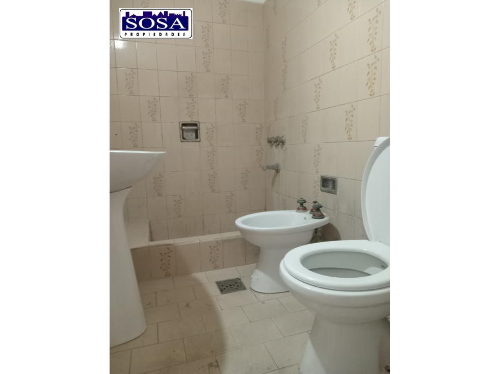 Casa en venta en Gonzalez Catan Centro Calle Simon Perez Nº 4120 - 6