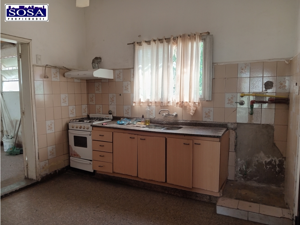 Casa en venta en Gonzalez Catan Centro Calle Simon Perez Nº 4120 - 4