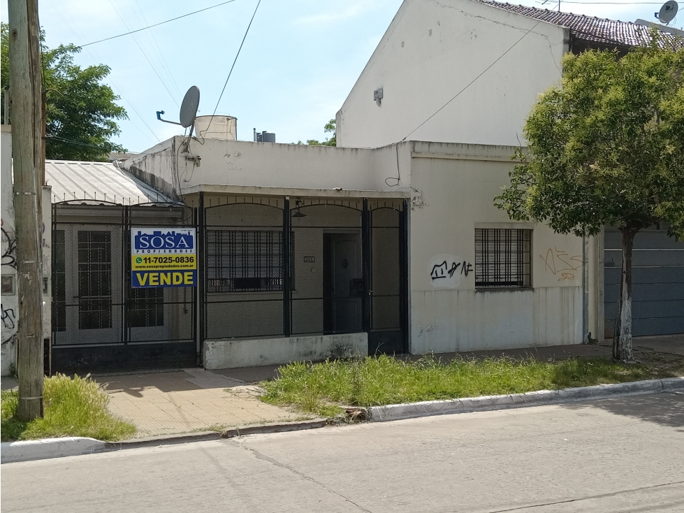 Casa en venta en Gonzalez Catan Centro Calle Simon Perez Nº 4120 - 1