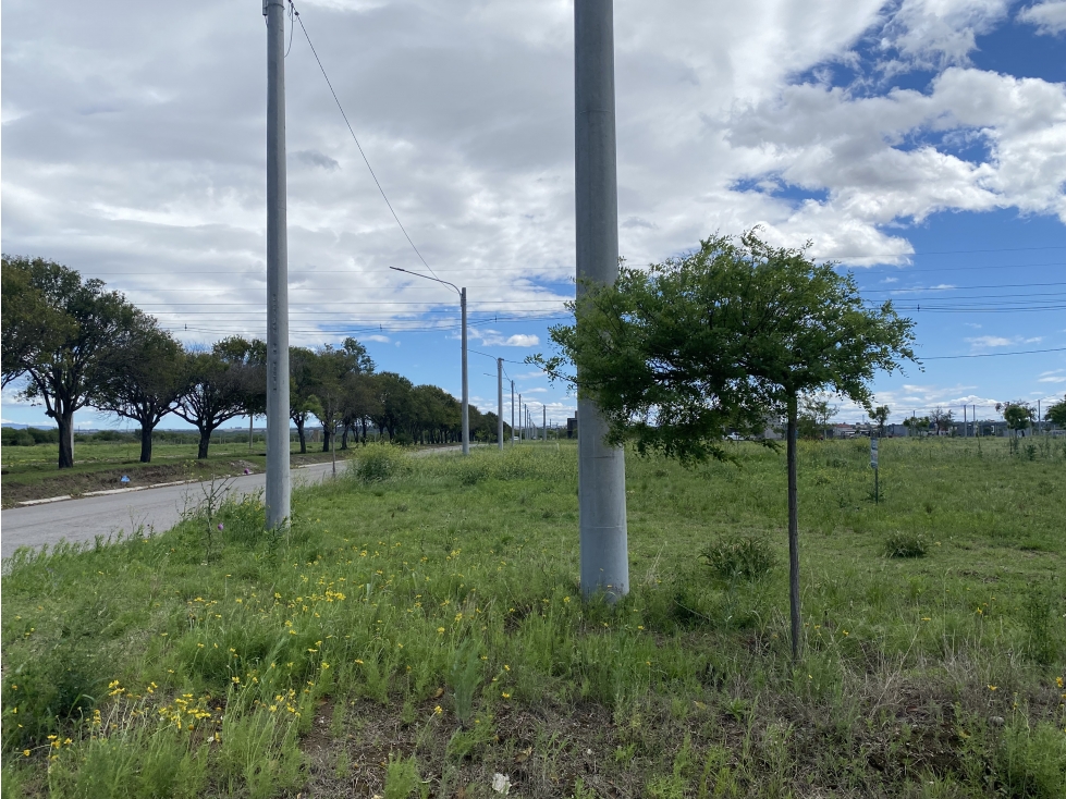 SE VENDE TERRENO EN ESQUINA EN TIERRAS DEL FUNDADOR 4° ETAPA - 6