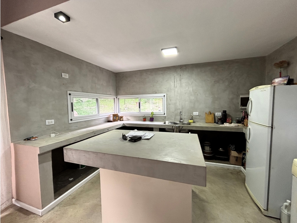 SE VENDE CASA CON BAJADA AL RIO - EN LOTEO BALCONES DEL RIO - 3