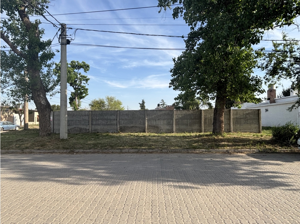 SE VENDE TERRENO EN ESQUINA EN B° PARQUE - 1