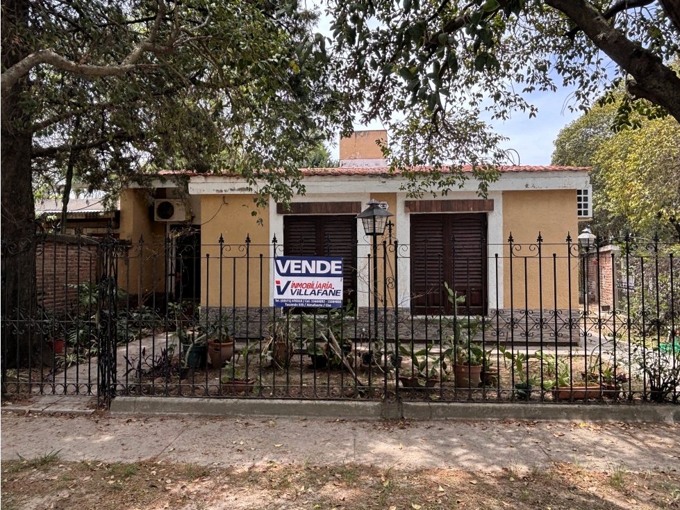 SE VENDE CASA 3 DORM EN B° PIEDRAS MORAS - FRENTE A LA PLAZA - 1