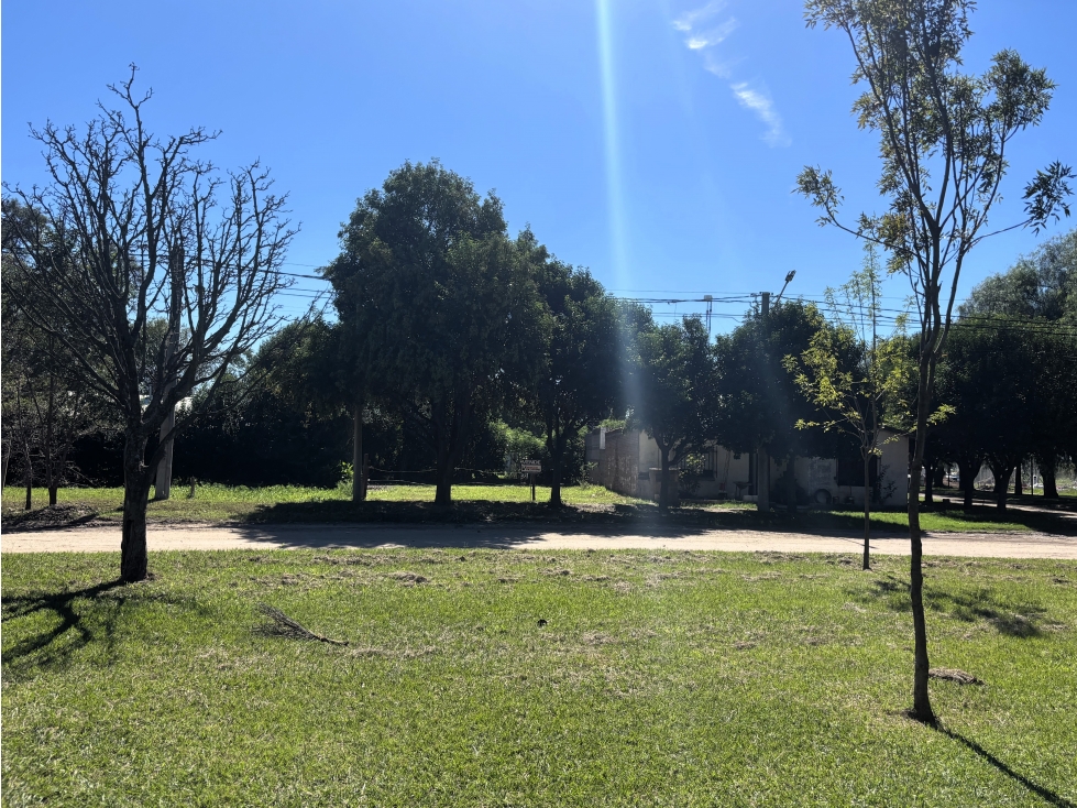SE VENDE TERRENO FRENTE A PLAZA LAS HERAS - ALMAFUERTE - 2