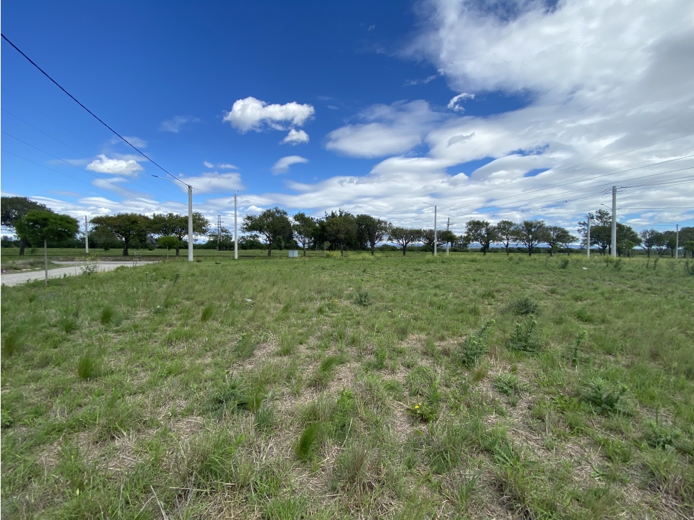 SE VENDE TERRENO EN ESQUINA EN TIERRAS DEL FUNDADOR 4° ETAPA - 4