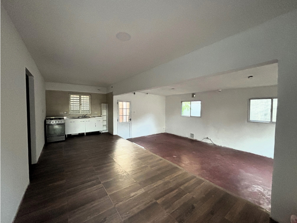 SE VENDE CASA DOS DORM. CALLE CORRIENTES - APPTO BANCOR - 4